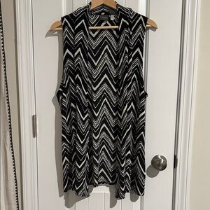 Sleeveless Chevron Zigzag Cardigan Vest - Black & White